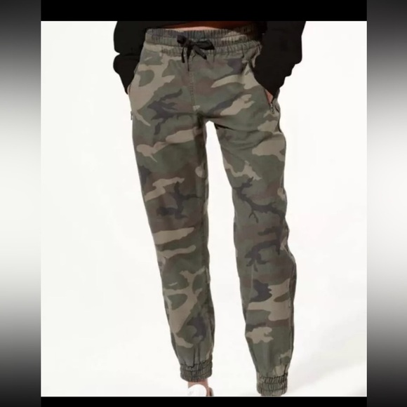 Aritzia TNA Alix High-Waist Camo Pants Womens Camouflage Joggers Green - Picture 1 of 9